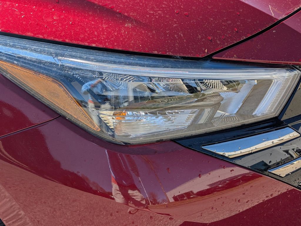 New 2025 Nissan Versa SR w/ Trunk Package image 4