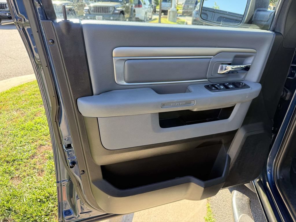 Used 2019 RAM 1500 Classic SLT AWD/4WD image 32