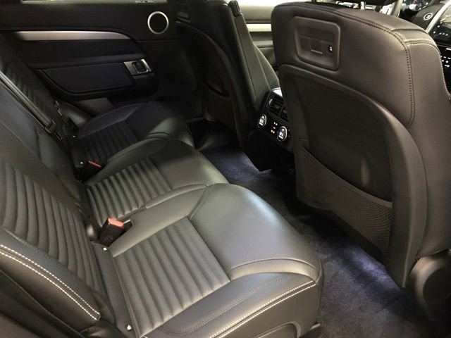 New 2024 Land Rover Discovery Dynamic SE image 31