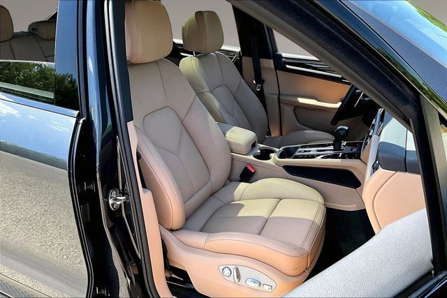 Used 2026 Porsche Macan AWD/4WD image 26