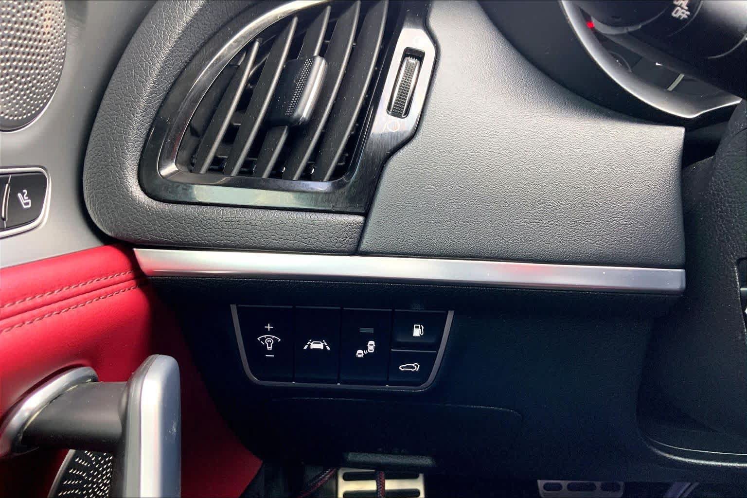 Used 2019 Kia Stinger GT2 RWD image 32