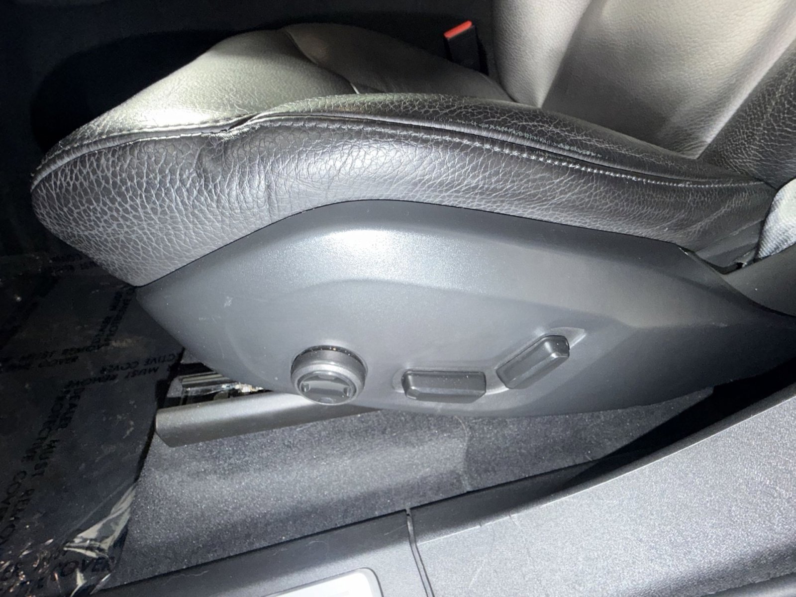 Used 2017 Volvo XC90 T6 Momentum w/ Vision Package image 14