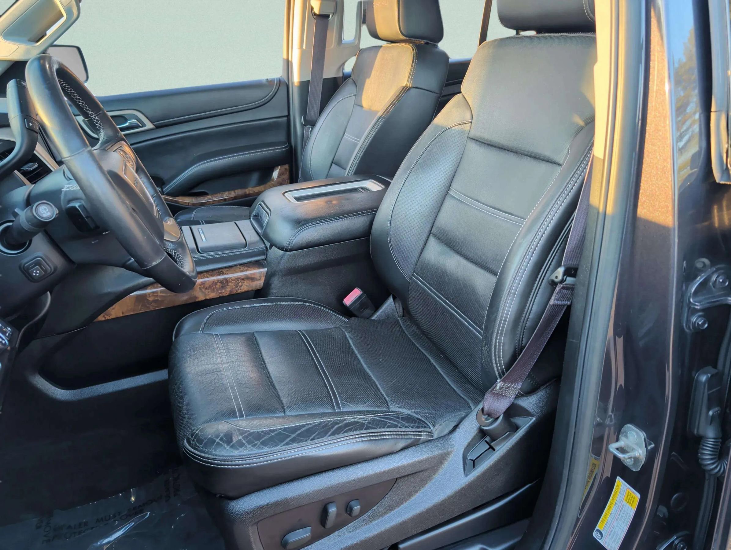 Used 2015 GMC Yukon Denali w/ Touring Package AWD/4WD image 21