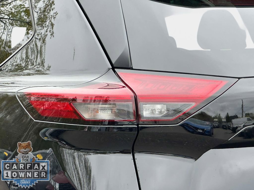 Used 2025 Nissan Rogue S image 12