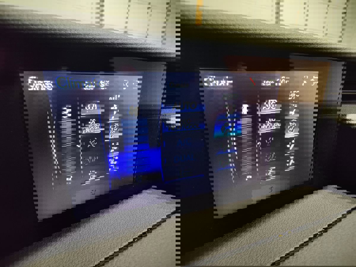 Used 2019 Lexus IS 300 F Sport w/ F Sport Package image 38