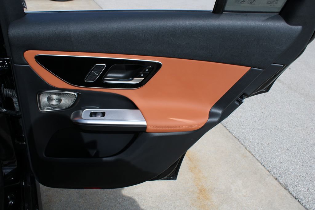 Used 2025 Mercedes-Benz GLC 300 4MATIC image 23