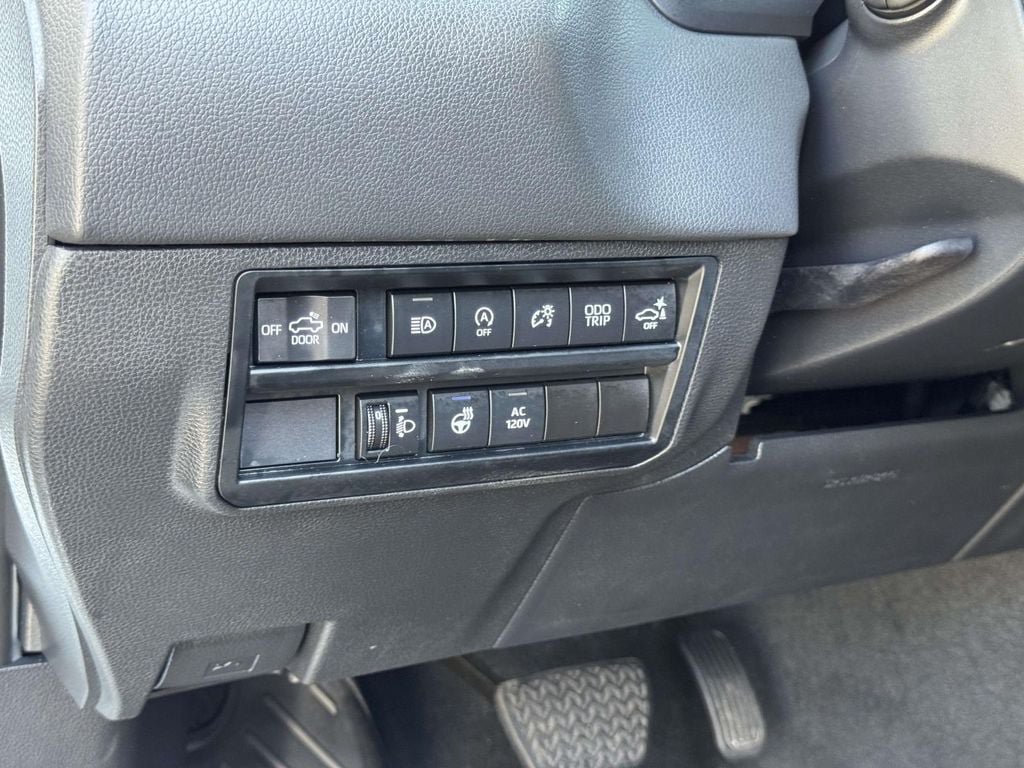 Used 2023 Toyota Tundra Limited AWD/4WD image 10