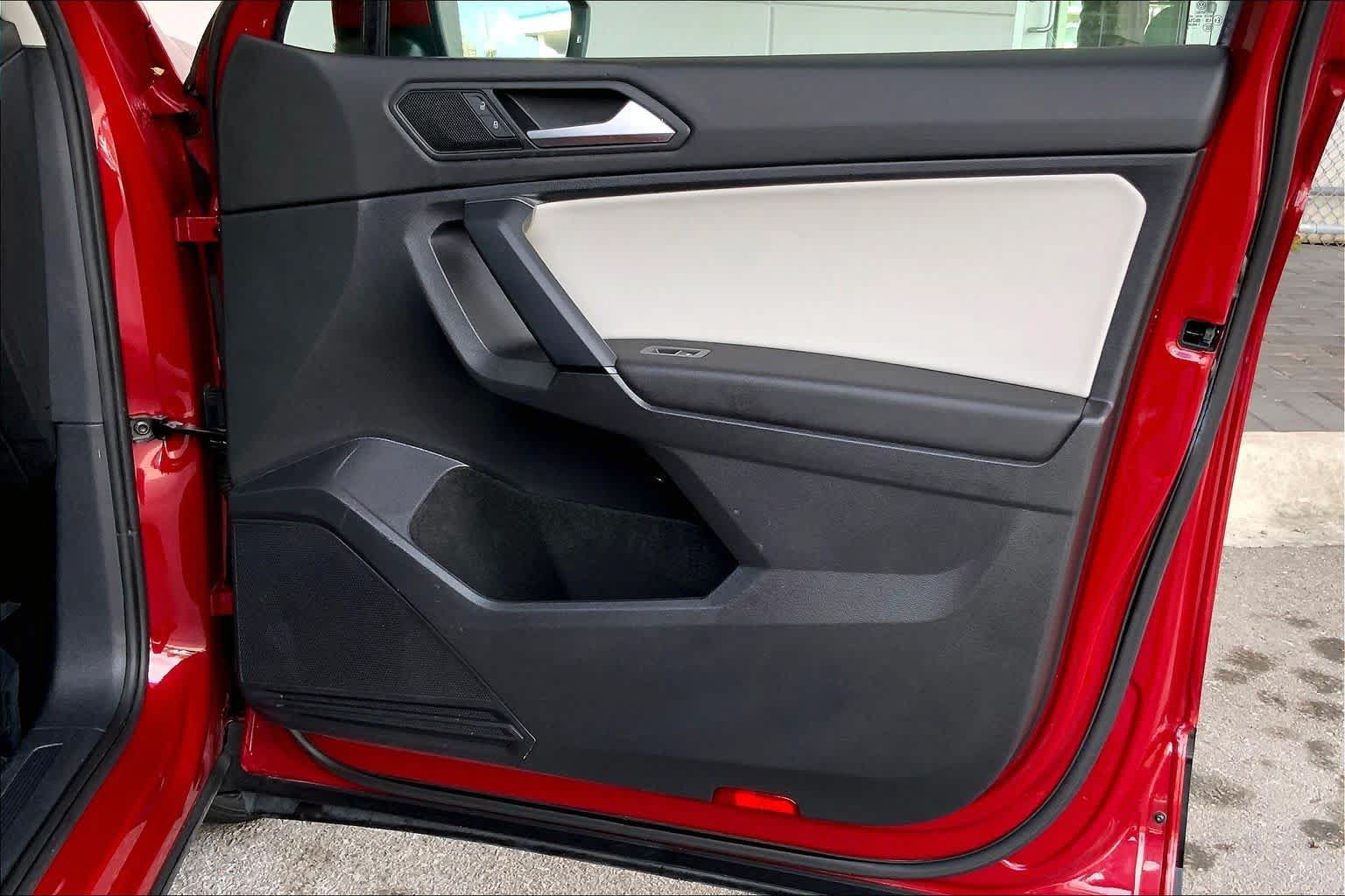 Used 2019 Volkswagen Tiguan SE w/ Panoramic Sunroof Package AWD/4WD image 23