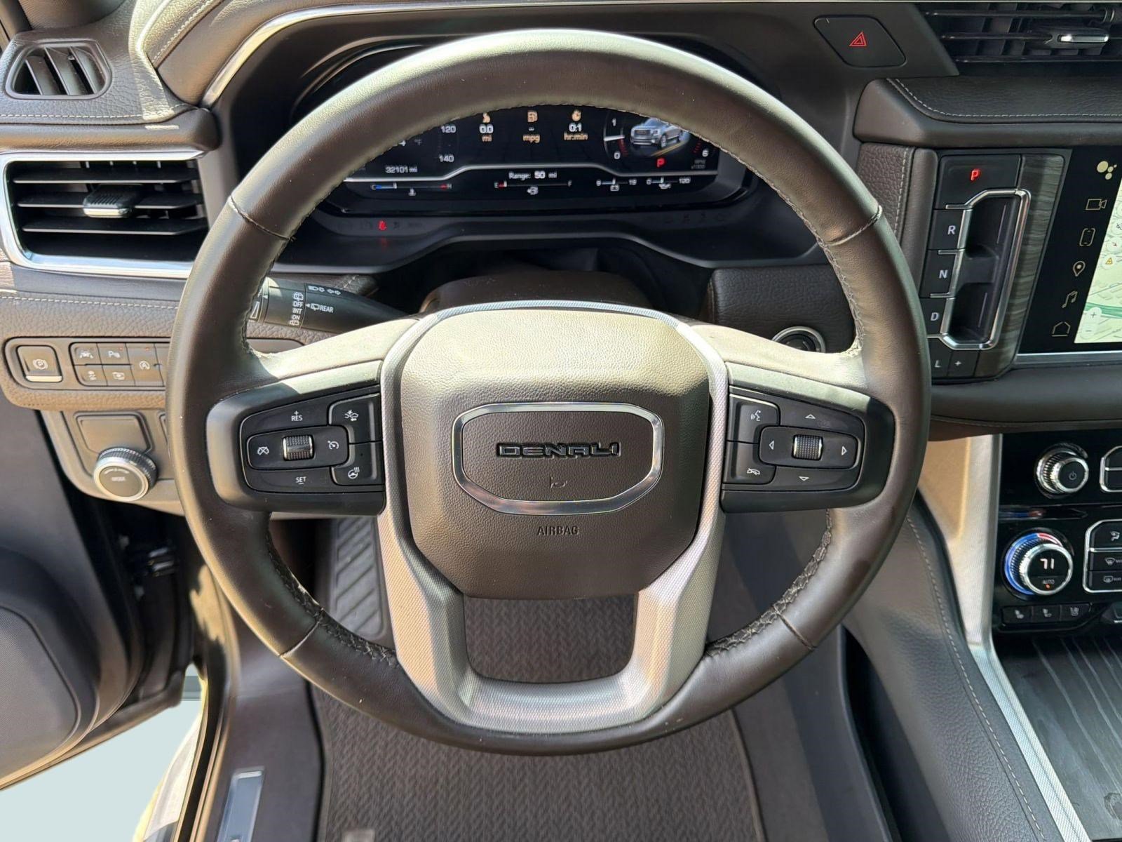Used 2023 GMC Yukon XL Denali image 16