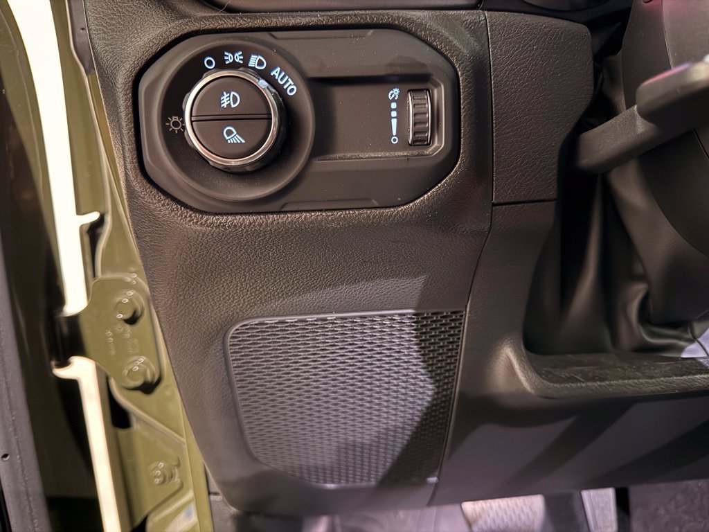 Used 2023 Jeep Gladiator Sport AWD/4WD image 15