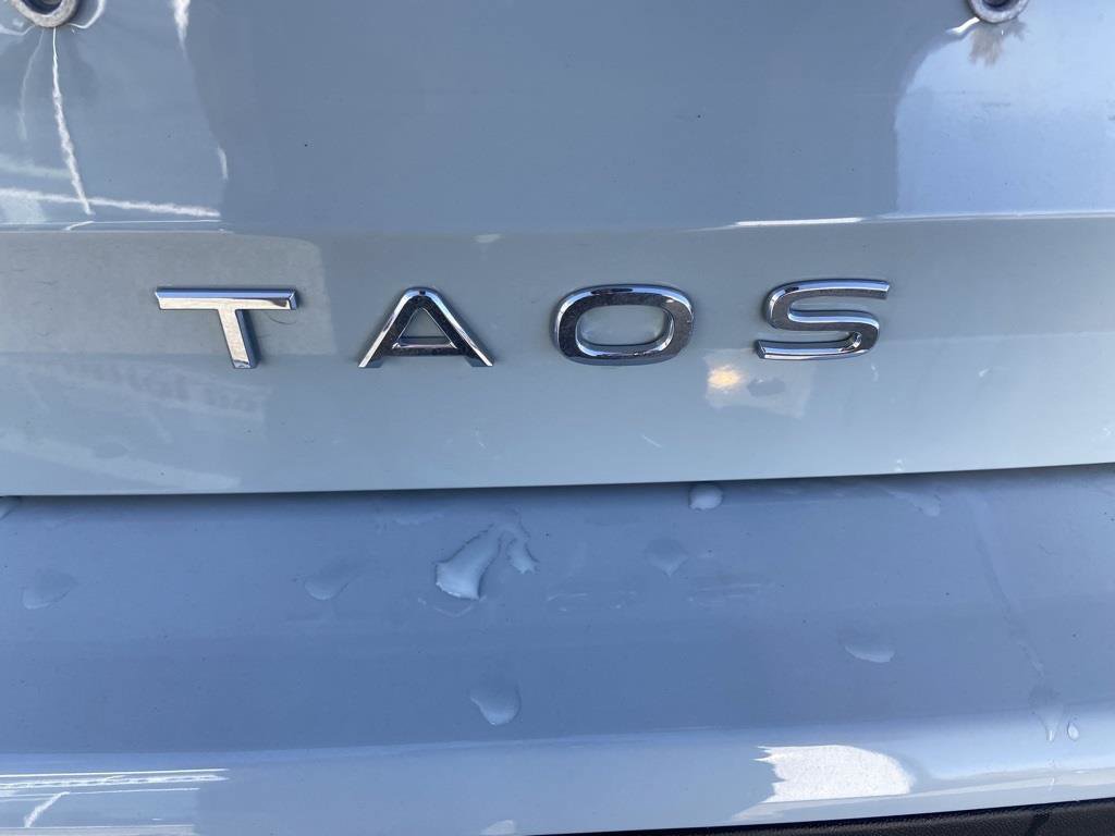 Used 2025 Volkswagen Taos SE image 14