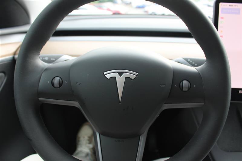 Used 2025 Tesla Model Y Long Range AWD/4WD image 13