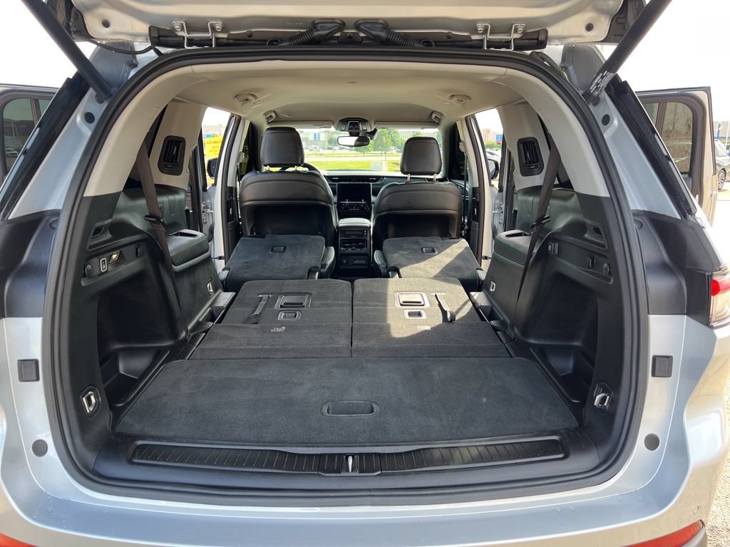 Used 2023 Jeep Grand Cherokee L Limited AWD/4WD image 15