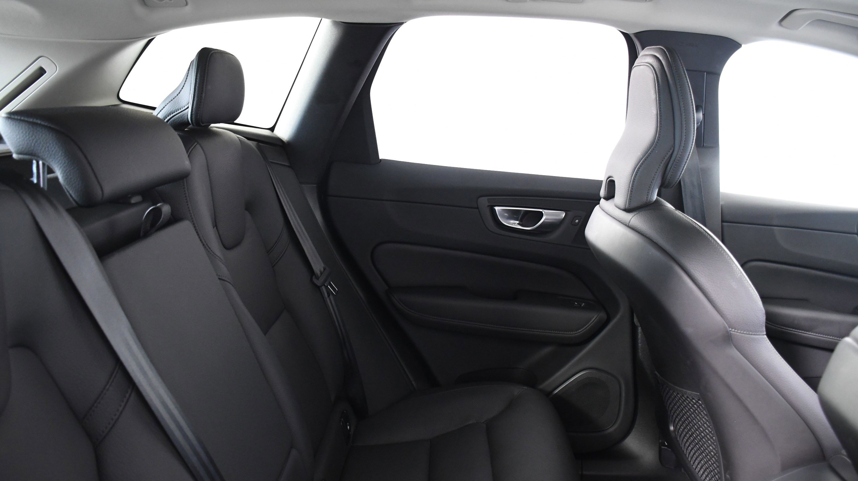 Used 2025 Volvo XC60 B5 Plus image 25