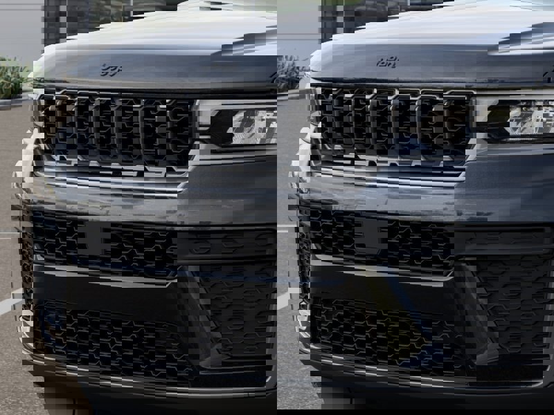 New 2026 Jeep Grand Cherokee Altitude image 11