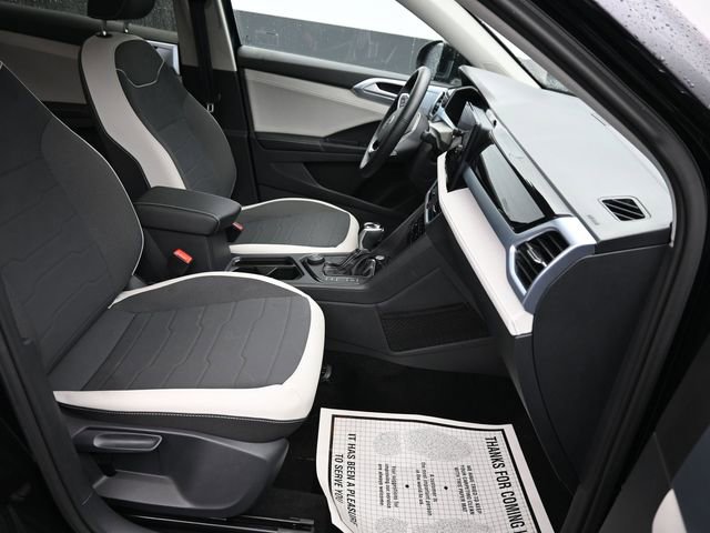 Used 2025 Volkswagen Taos SE image 8