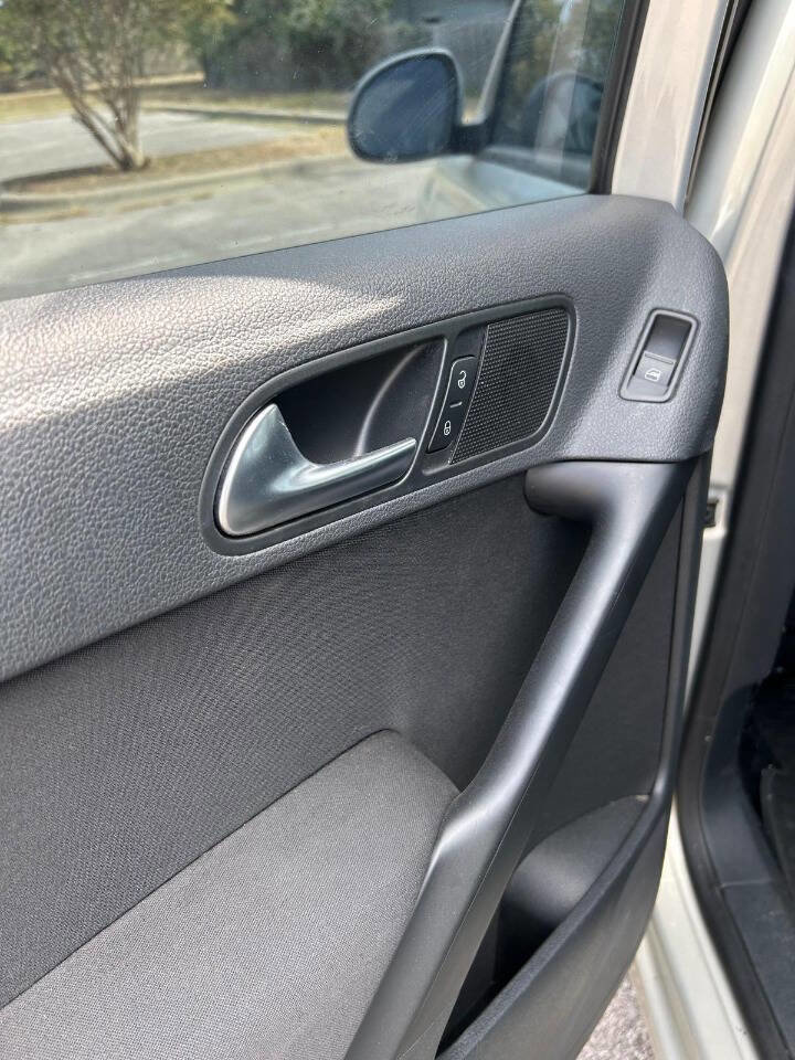 Used 2013 Volkswagen Tiguan S image 28