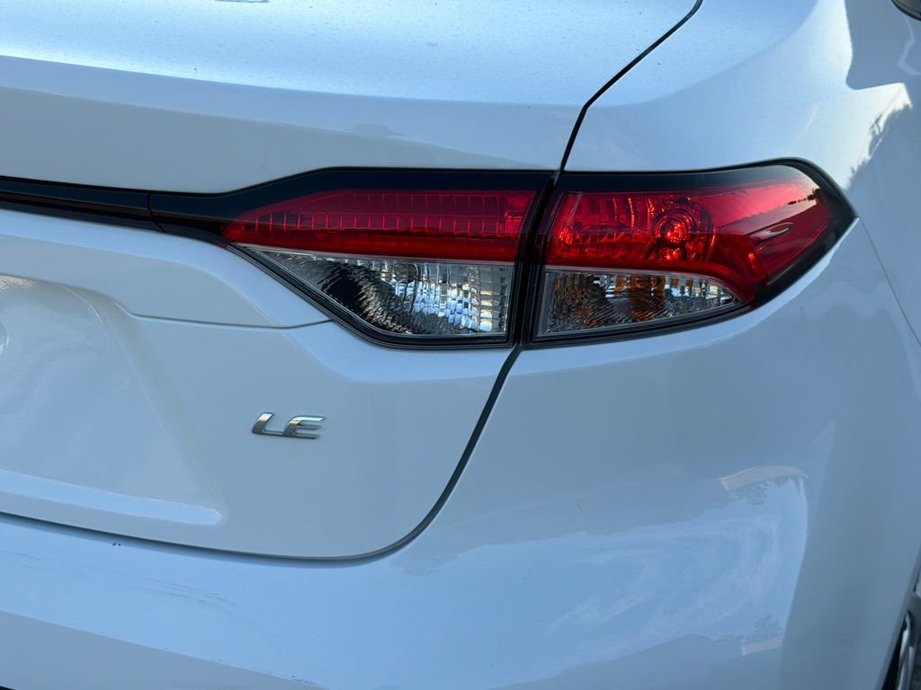 Used 2025 Toyota Corolla LE FWD image 5