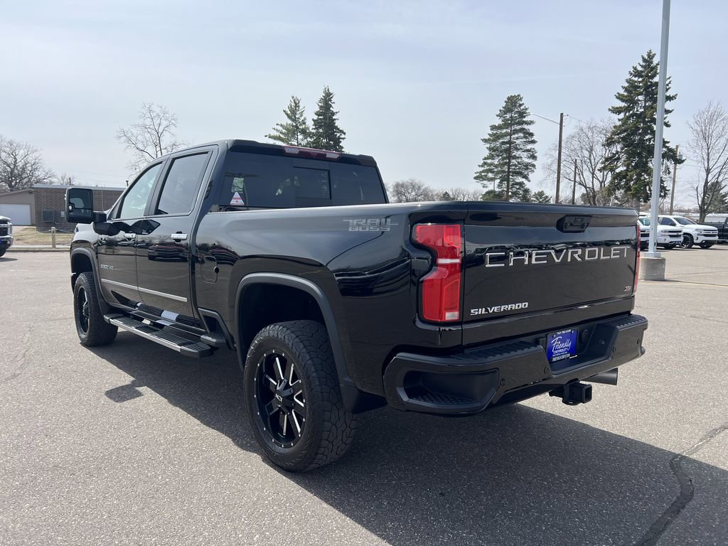 Used 2025 Chevrolet Silverado 3500 LT w/ Trail Boss Package AWD/4WD image 7