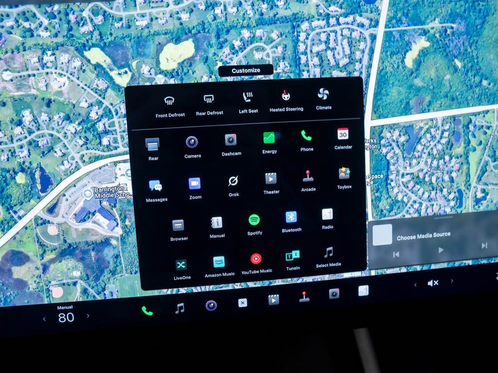 Used 2024 Tesla Model X image 19