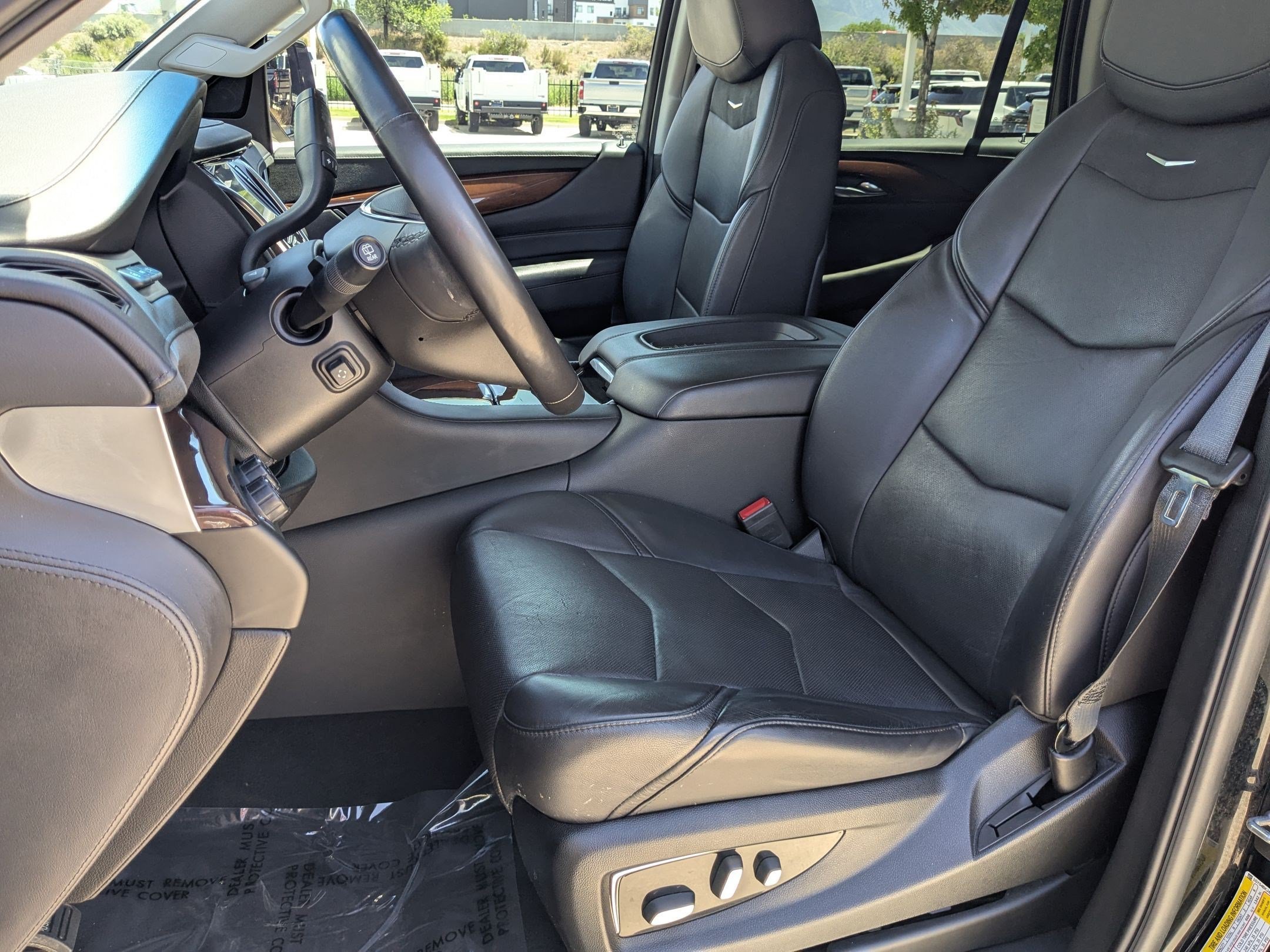 Used 2019 Cadillac Escalade Luxury AWD/4WD image 25