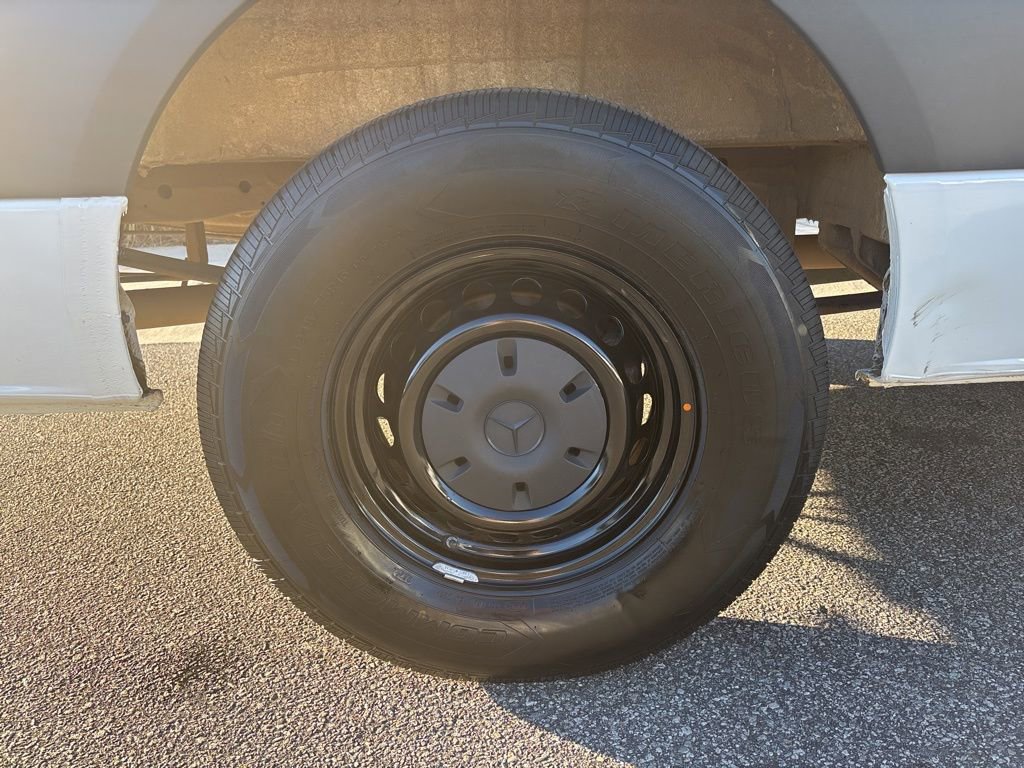 Used 2025 Mercedes-Benz Sprinter 2500 image 16