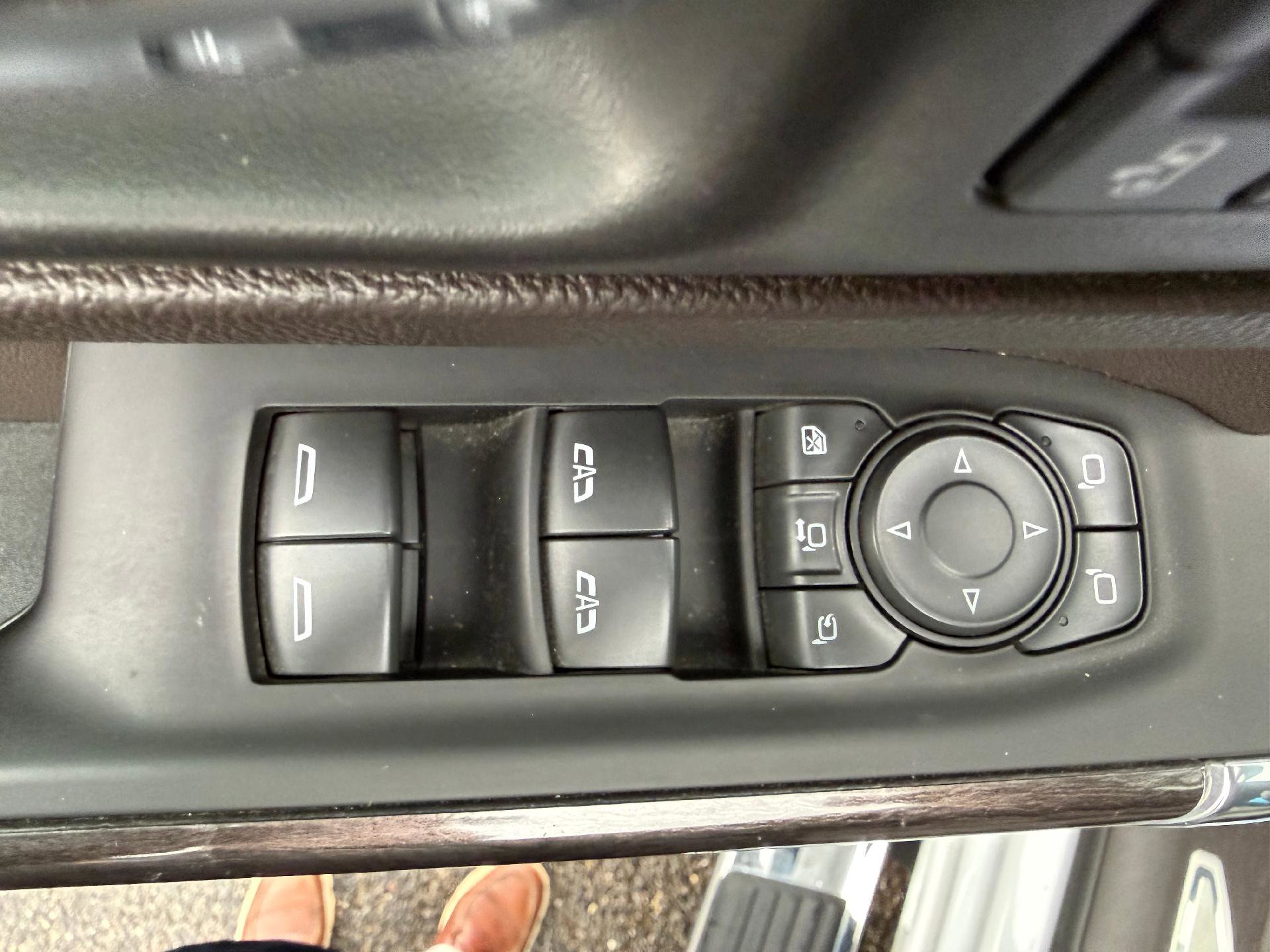 Used 2023 Chevrolet Silverado 2500 LTZ w/ LTZ Convenience Package image 18