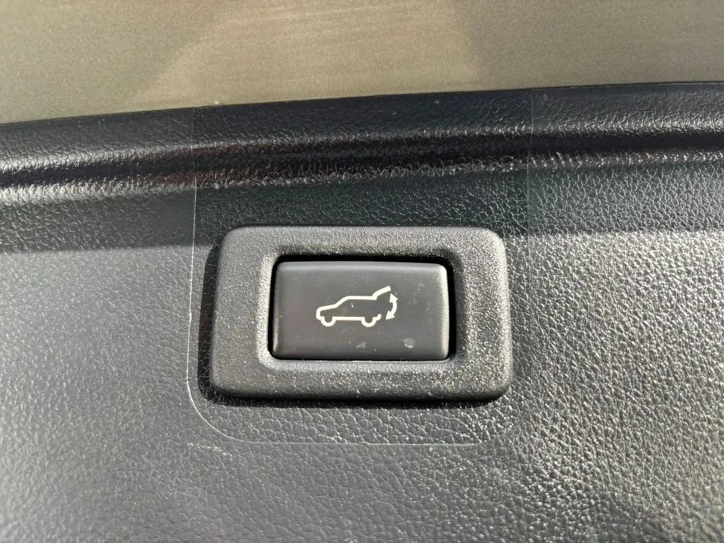 Used 2015 Subaru Outback 3.6R Limited AWD/4WD image 16