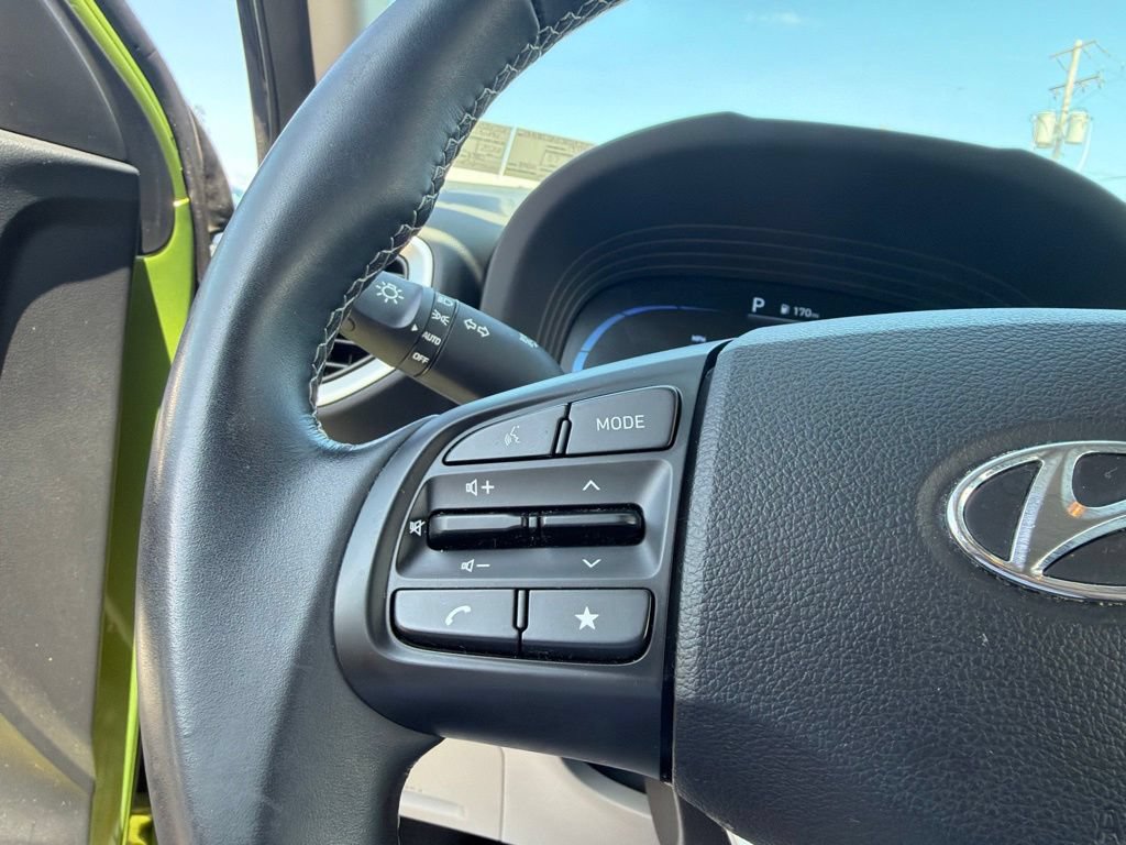 Certified 2024 Hyundai Venue SEL FWD image 31