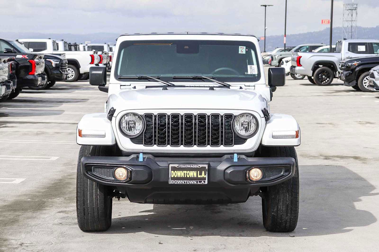 Used 2024 Jeep Wrangler Sport S image 2
