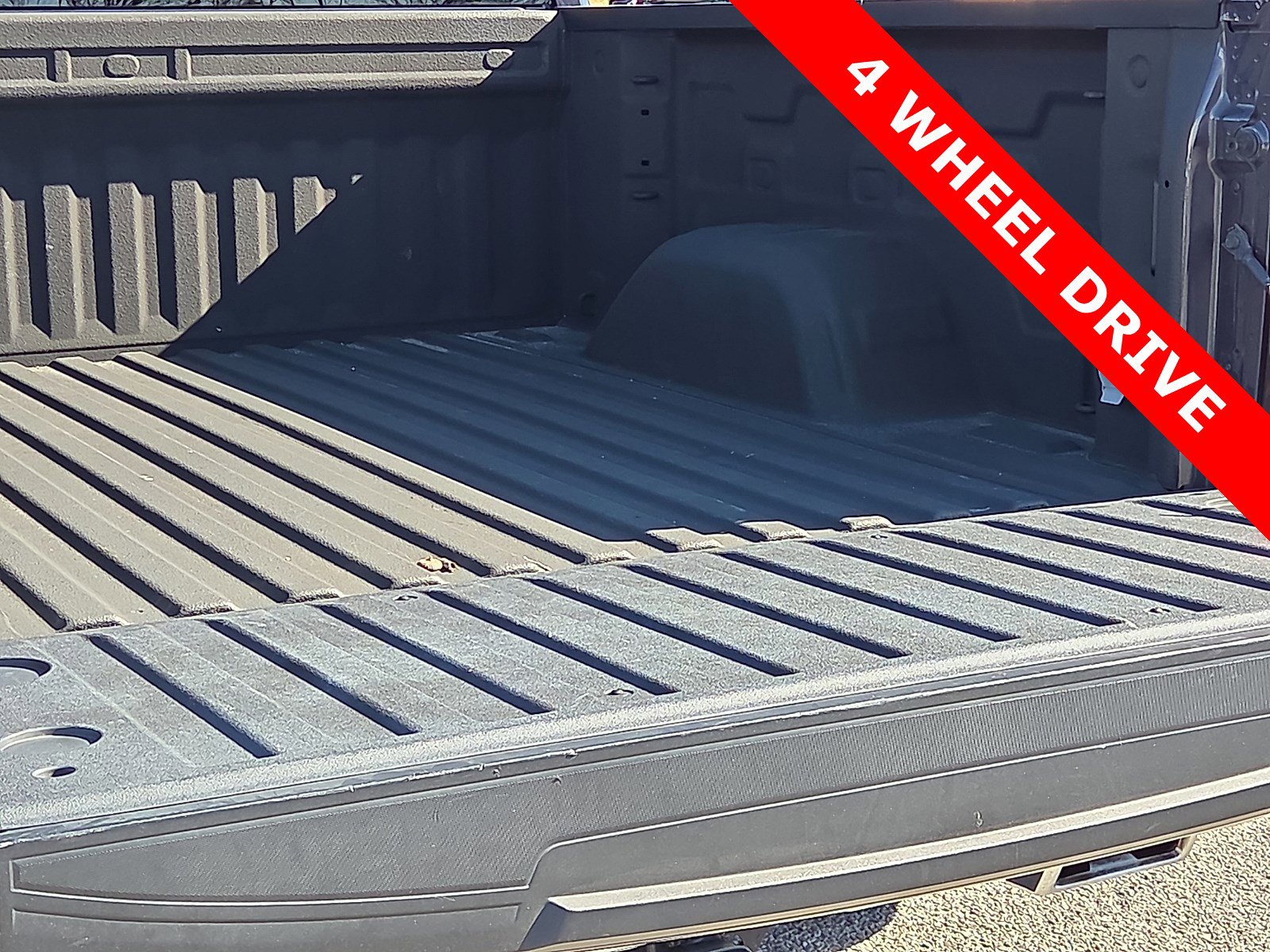 Used 2023 GMC Sierra 1500 SLT w/ X31 Off-Road Package image 9