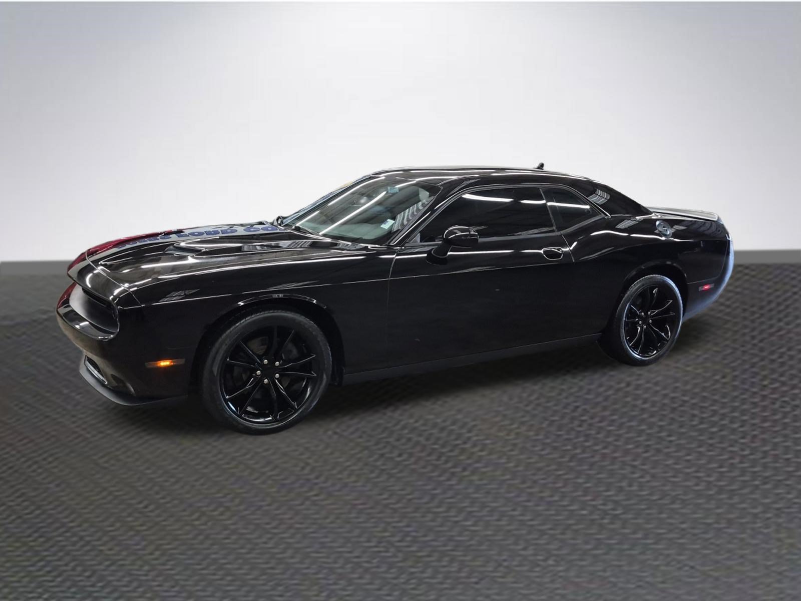 Used 2016 Dodge Challenger SXT Plus RWD image 2