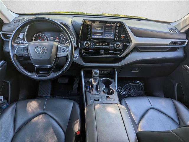 Used 2020 Toyota Highlander XLE image 17