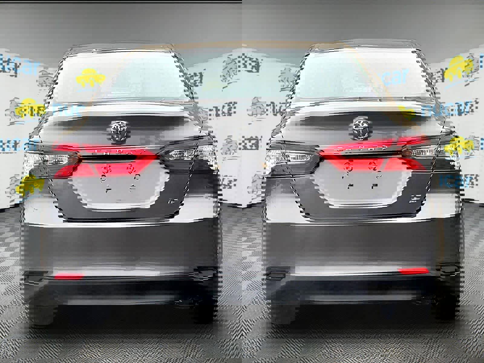 Used 2018 Toyota Camry LE image 5