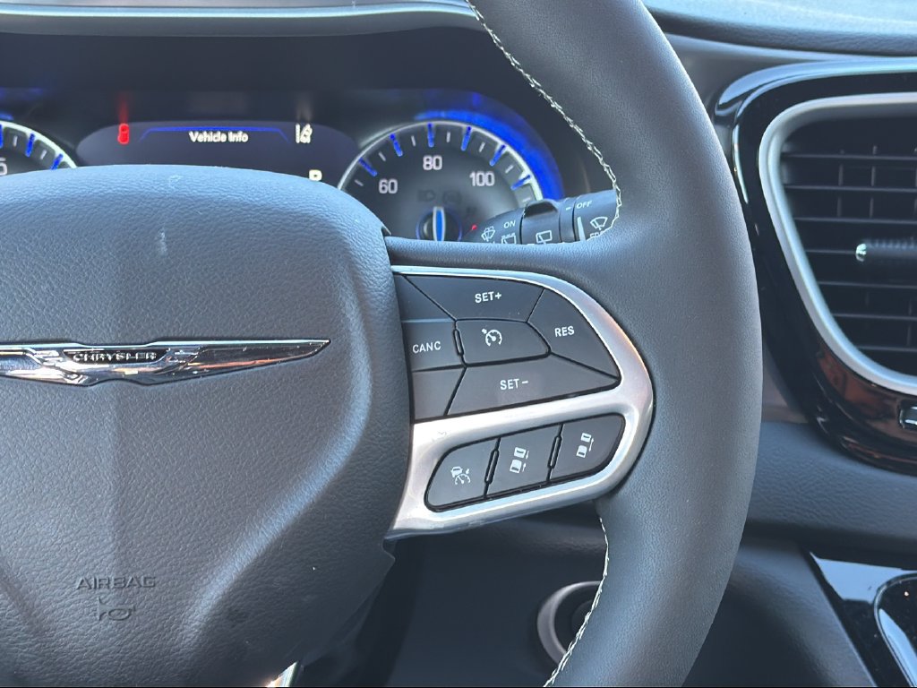 Used 2026 Chrysler Pacifica Select FWD image 22