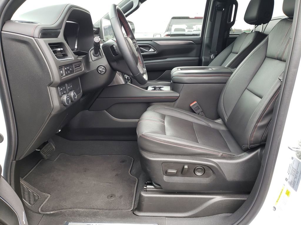 Used 2024 Chevrolet Tahoe RST w/ Luxury Package AWD/4WD image 17