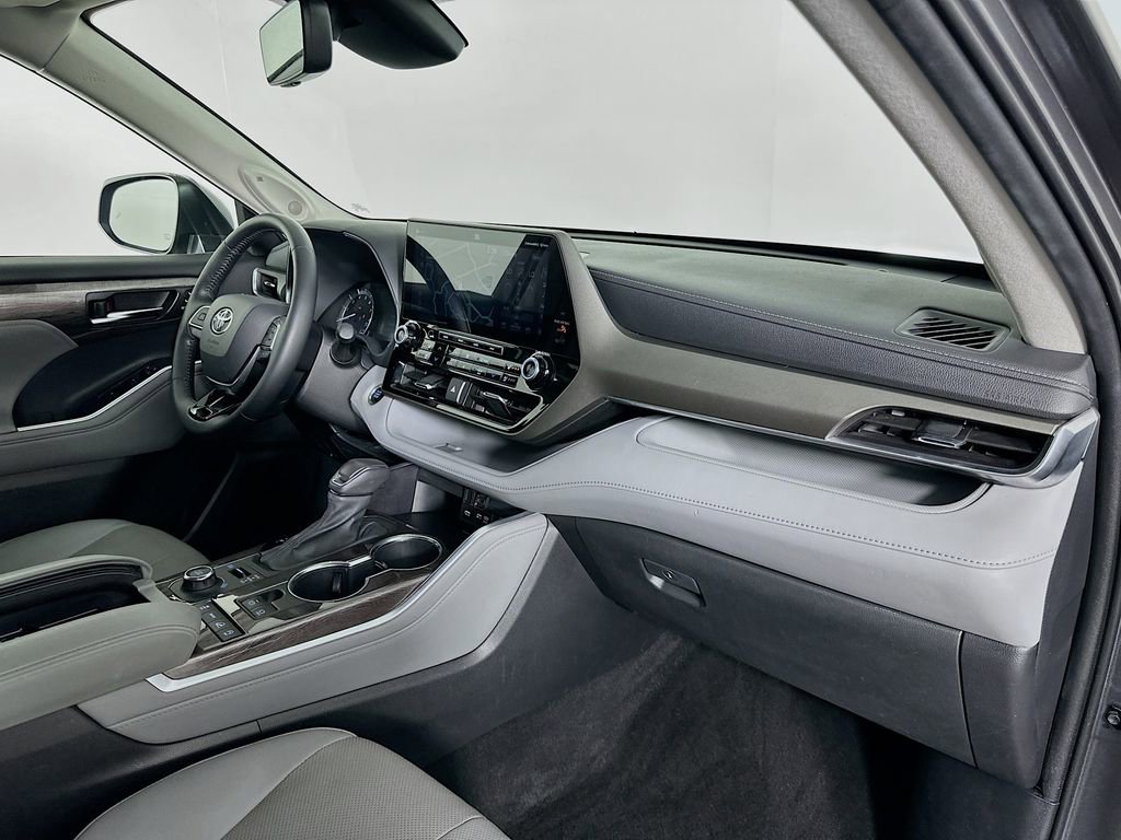 Used 2021 Toyota Highlander Limited image 31