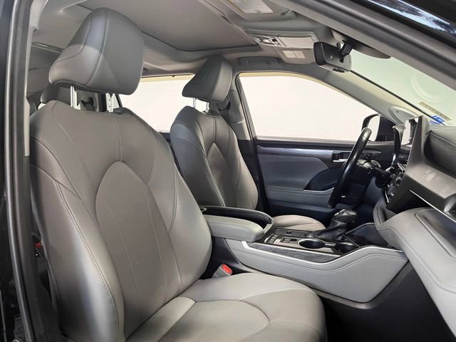 Used 2021 Toyota Highlander Limited image 10