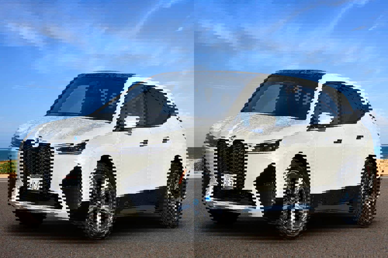 Used 2025 BMW iX xDrive50 image 1