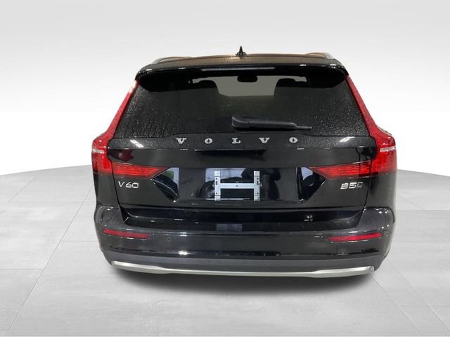 Used 2025 Volvo V60 B5 Cross Country Plus image 6