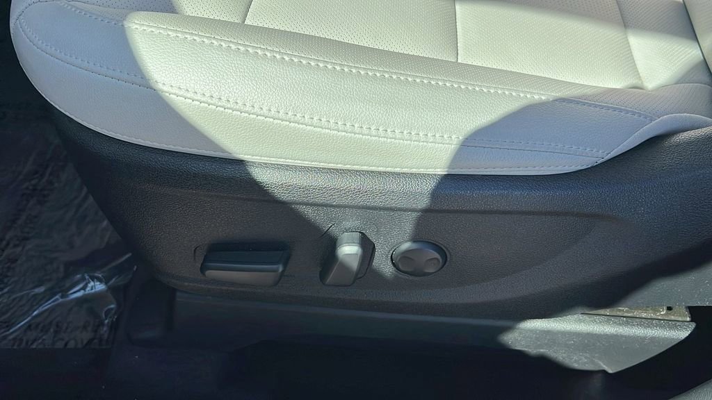 Used 2025 Kia Telluride EX w/ EX Captain's Chair Package image 12