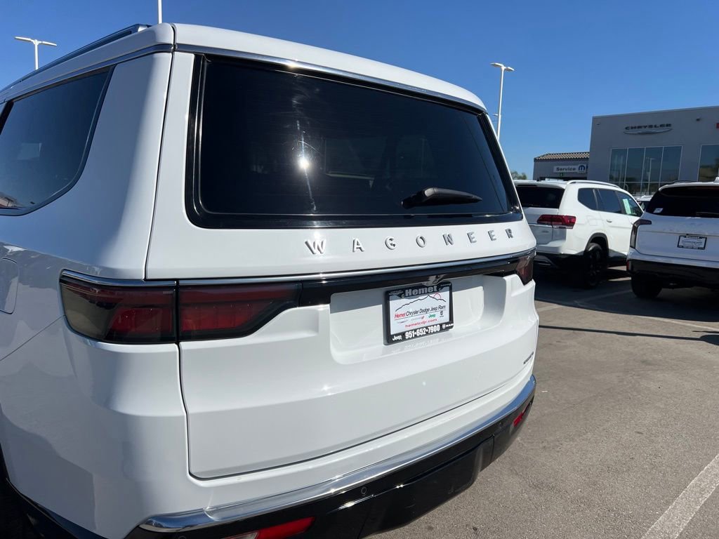 Used 2024 Jeep Wagoneer L Series II w/ Flexible Seating Group image 13