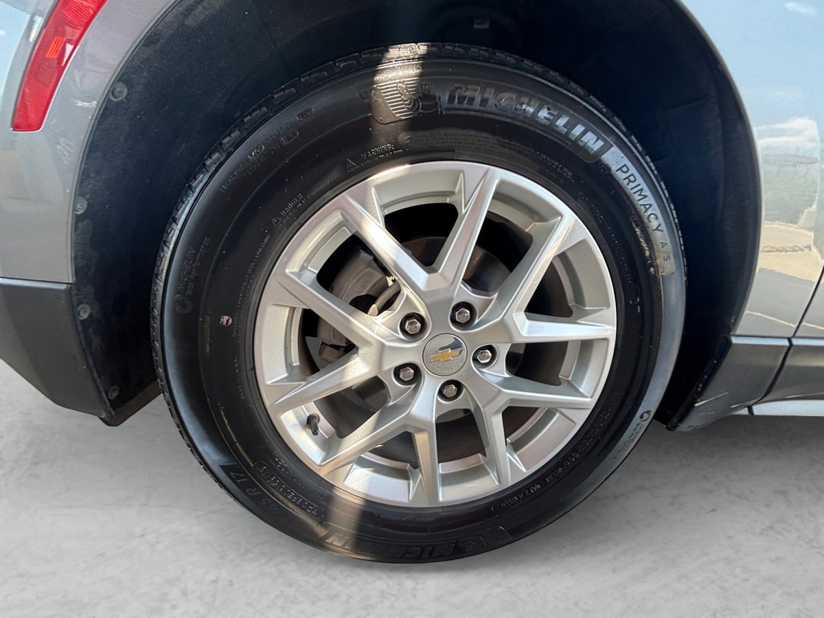 Used 2023 Chevrolet Equinox LS FWD image 28