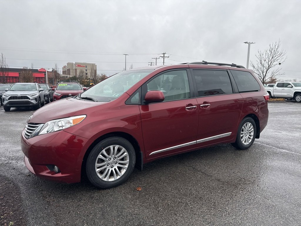 Used 2015 Toyota Sienna XLE video 2