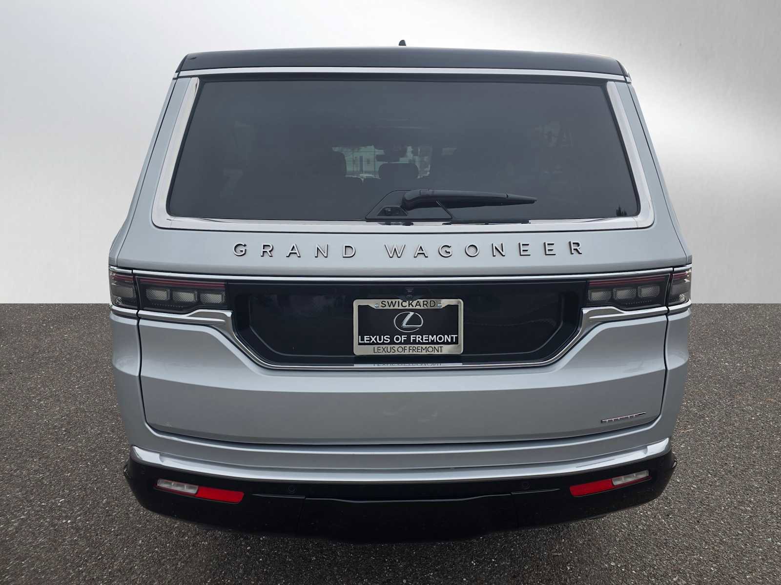 Used 2024 Jeep Grand Wagoneer L Series III image 4