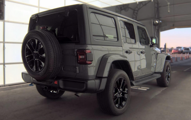 Used 2023 Jeep Wrangler Unlimited Sahara w/ Cold Weather Group AWD/4WD image 3