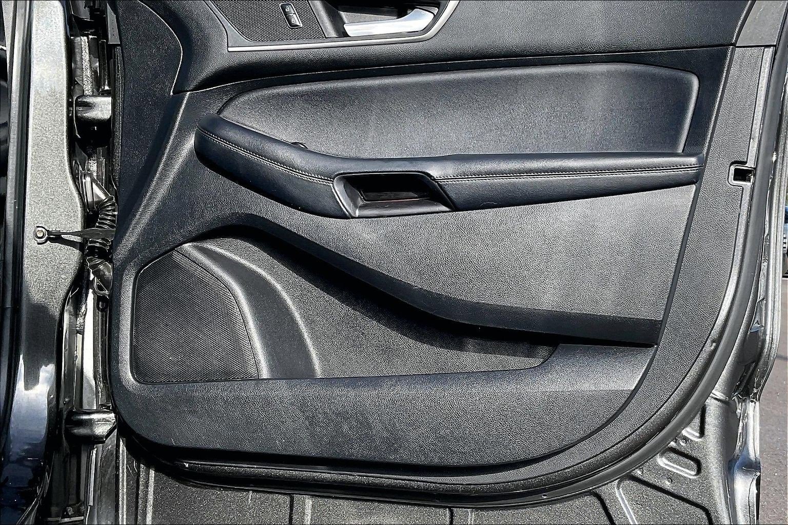 Used 2018 Ford Edge SEL w/ Equipment Group 201A image 28