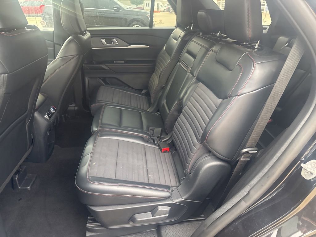 Used 2025 Ford Explorer ST-Line w/ ST-Line Street Pack AWD/4WD image 15