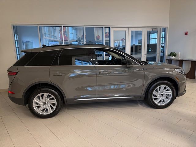 New 2026 Lincoln Corsair Premiere image 2