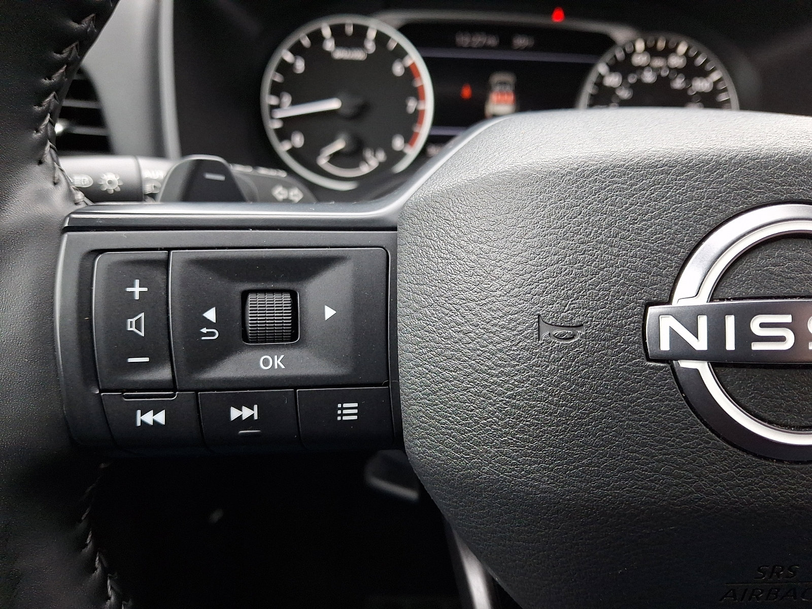 Used 2025 Nissan Rogue SV image 20